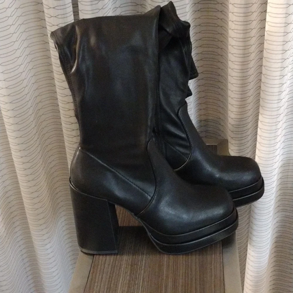 NWB Sleek Black Over the Knee Platform Boots